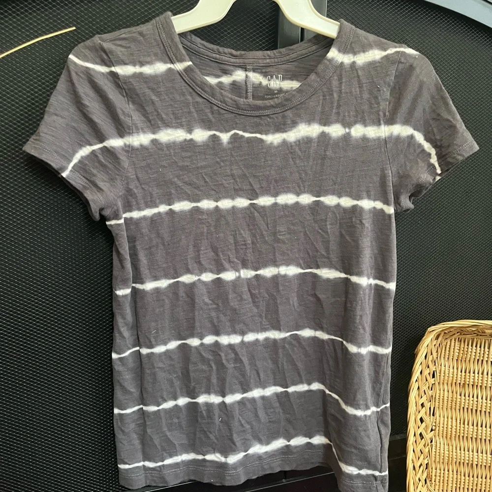 GAP Basic Tee - Picture 1 of 3
